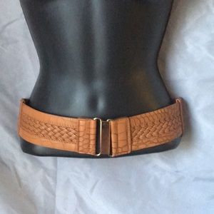 Small waist belt in chestnut vegan leather